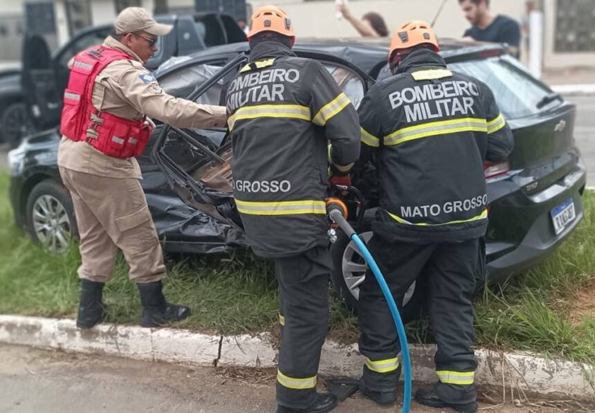 Bombeiros resgatam vítima das ferragens de veículo em Primavera do Leste