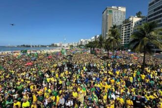 Bolsonaro reuniu milhares de apoiadores em ato na Praia de Copacabana