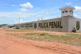 Fuga em massa no presídio Ahmenon Lemos em Várzea Grande