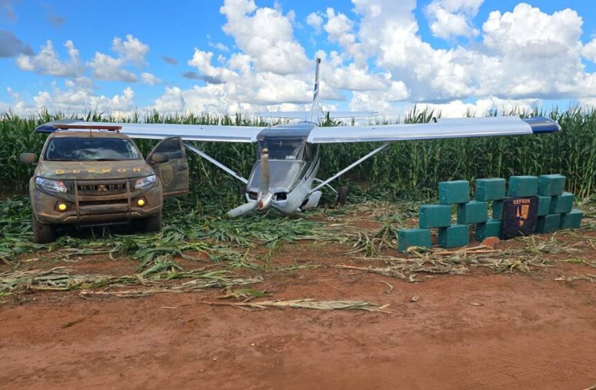 Gefron intercepta avião que transportava 500 KGs de cocaína