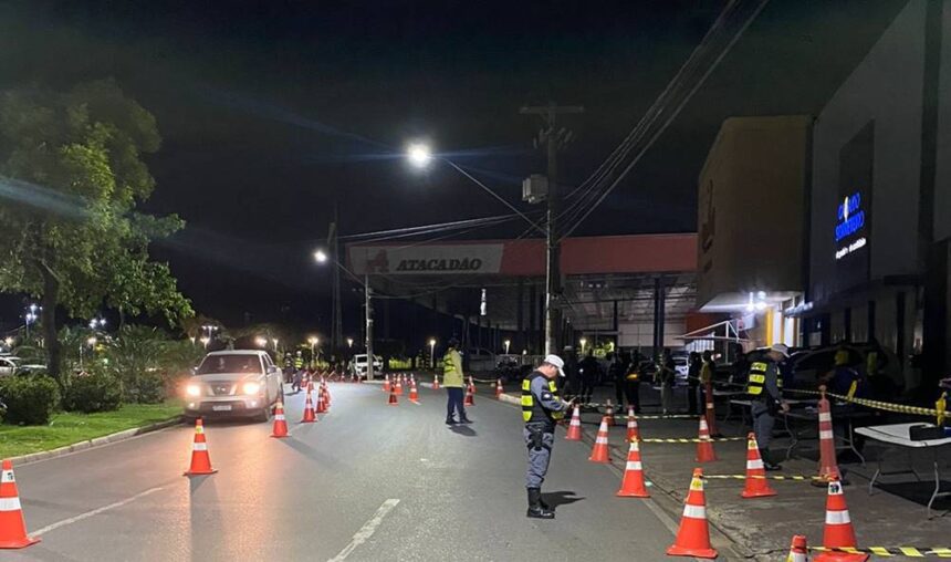 Lei Seca em Cuiabá: Operação prende 18 e remove 57 veículos