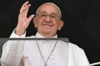 Em reunião, Papa Francisco fala sobre seminários