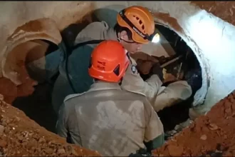 Idosa de 70 anos é resgatada por bombeiros após cair em bueiro em Juína