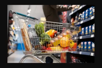 Inflação acelera para 0,38% em abril, pressionada por alimentos e remédios