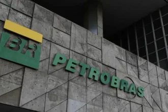Lucro da Petrobras despenca 37,9% no 1º trimestre para R$ 23,7 bilhões