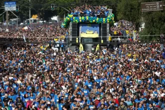 143 - Marcha para Jesus reúne uma gigantesca multidão em São Paulo