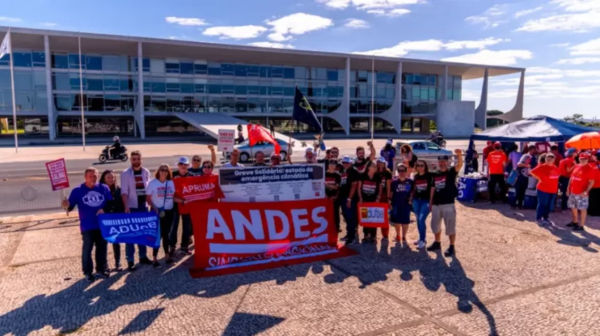 Greve nas Universidades e Institutos Federais chega ao fim