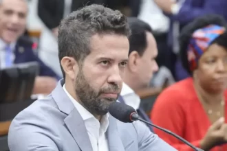 Salvo por Boulos e PT, Janones tem processo de suposta 'rachadinha' arquivado na Câmara