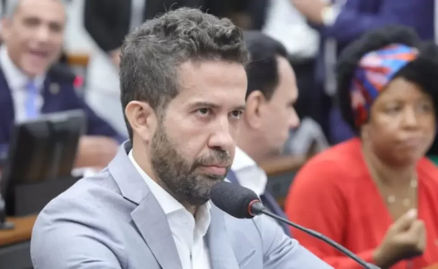 Salvo por Boulos e PT, Janones tem processo de suposta 'rachadinha' arquivado na Câmara