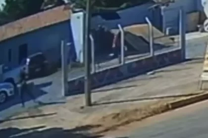 Um homem foi encurralado e baleado em um lava jato em Cáceres-MT