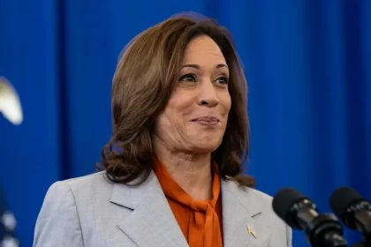 Caminho livre para Kamala Harris disputar eleições contra Trump