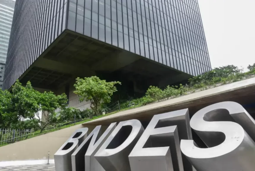 Concurso do BNDES oferece 900 vagas; salários de R$ 20,9 mil