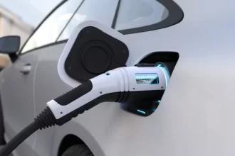 Imposto de importação para carros elétricos sobe de 10% para 18%