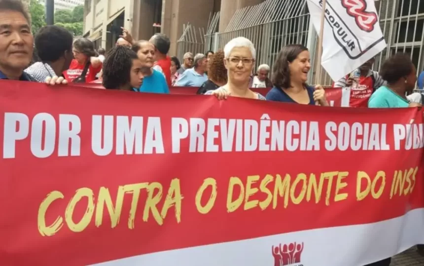 Servidores do INSS iniciam greve geral por melhores salários