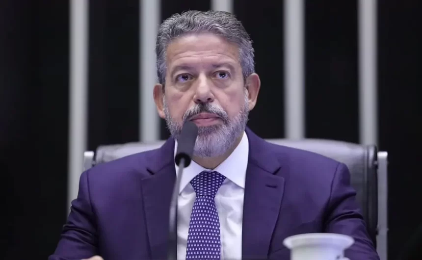 Arthur Lira expressa preocupação com decisão do STF sobre bloqueio do X no Brasil