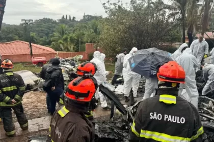 Começa a remoção dos 62 corpos de vítimas de acidente aéreo em Vinhedo