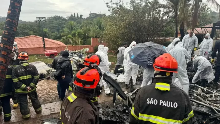 Começa a remoção dos 62 corpos de vítimas de acidente aéreo em Vinhedo