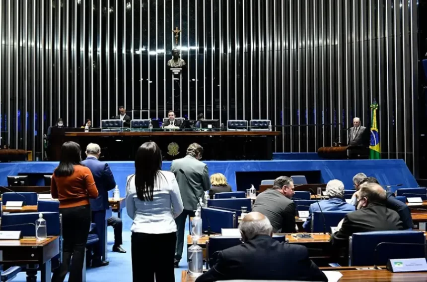 Senado aprova PEC que perdoa dívidas de partidos políticos