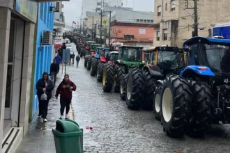 Tratoraço em Porto Alegre - produtores rurais cobram promessas não cumpridas do governo Lula