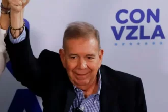 Edmundo González chega à Espanha para exílio político