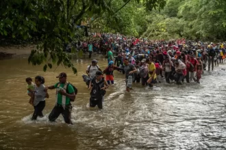 Após eleição, milhares de venezuelanos cruzam à selva amazônica em direção ao Panamá