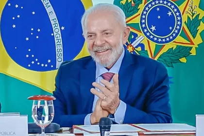 Lula sanciona a lei que aumenta para 40 anos a pena de crimes de feminicídio