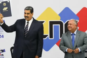 PT assina documento que reconhece vitória de Maduro na Venezuela