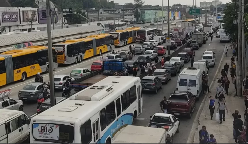 Tiroteio no Rio fecha Avenida Brasil e deixa um morto e cinco feridos