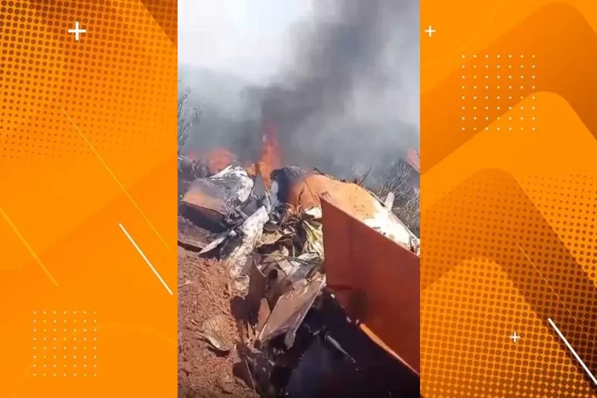 Avião da FAB cai ao colidir com outra aeronave em Pirassununga-SP