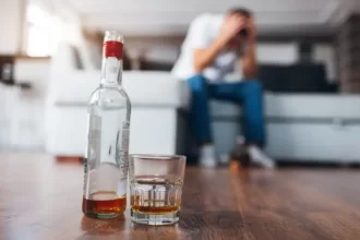 Consumo de álcool no Brasil provoca 12 mortes por hora, diz estudo