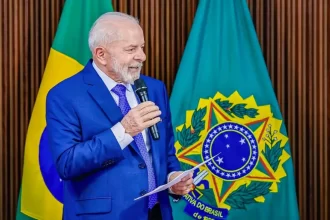 Presidente Lula passa por novos exames após queda no Alvorada