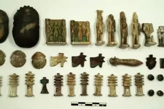 Arqueólogos encontram múmias com línguas douradas e unhas de ouro