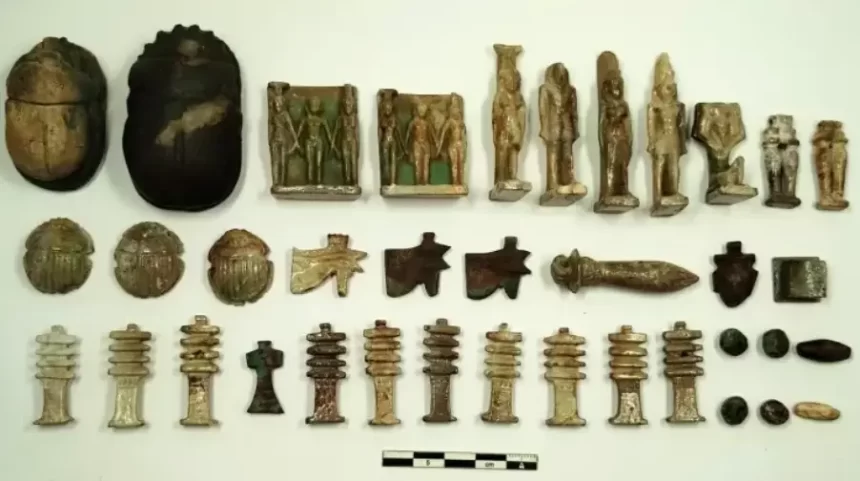 Arqueólogos encontram múmias com línguas douradas e unhas de ouro