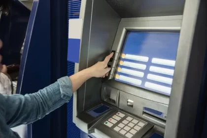 Brasileiros sacaram R$ 2,93 bilhões da poupança em novembro de 2024