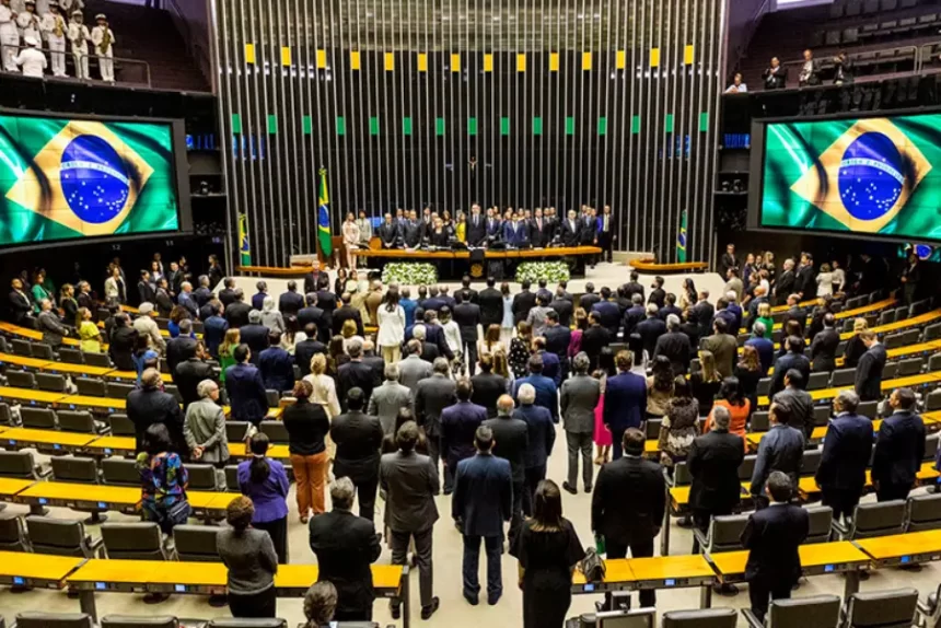 No apagar das luzes, Congresso aprova Orçamento para 2025