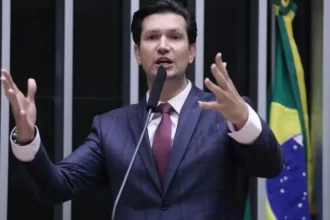 Deputado apresenta PL que revoga o monitoramento de Pix e cartão de crédito