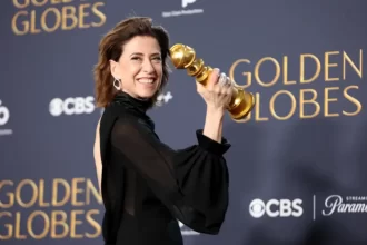 Fernanda Torres vence Globo de Ouro de melhor atriz em filme de drama