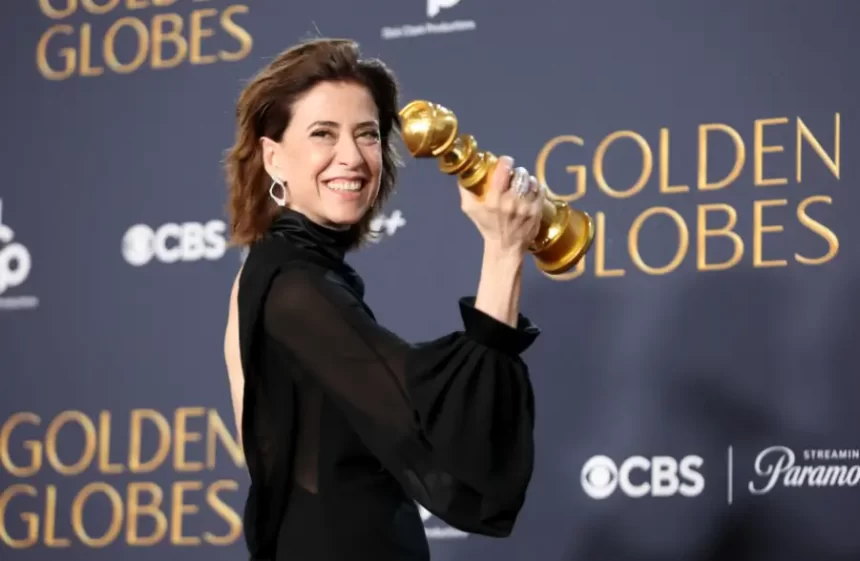 Fernanda Torres vence Globo de Ouro de melhor atriz em filme de drama