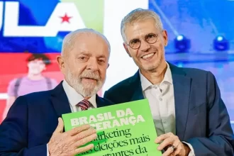 Lula demite Pimenta e Sidônio Palmeira assume a Secom