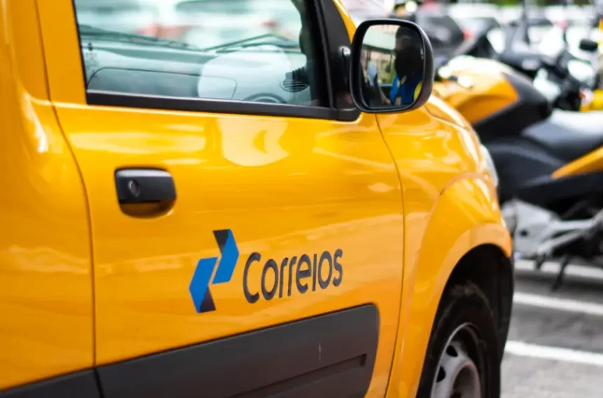 Ao invés de cortar gastos, Correios aumentará tarifas em 81,6% para cobrir rombo recorde