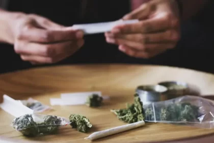 STF mantém decisão que descriminaliza porte de maconha para uso pessoal