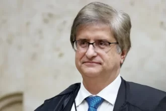 Alvo dos EUA, Gonet pede ao STF que investigue Eduardo Bolsonaro