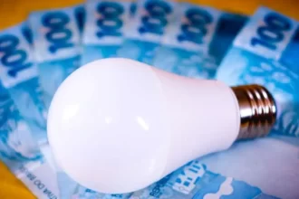 Conta de luz em junho fica mais cara com bandeira vermelha, alerta Aneel