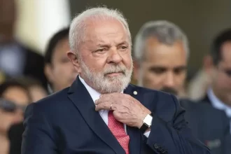 Lula diz que Trump só fala "bobagens" e se comporta como anarquista