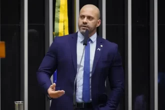 Moraes arquiva inquérito contra Daniel Silveira por violação de tornozeleira eletrônica