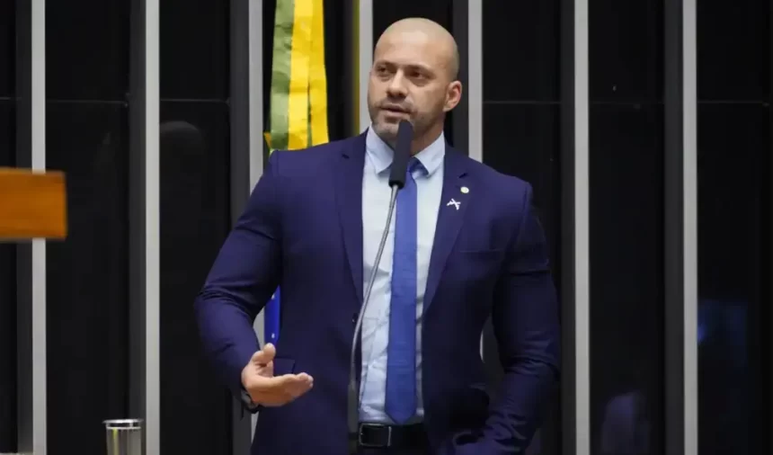 Moraes arquiva inquérito contra Daniel Silveira por violação de tornozeleira eletrônica