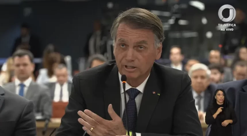 Moraes nega pedido de Bolsonaro para exibir vídeos durante interrogatório