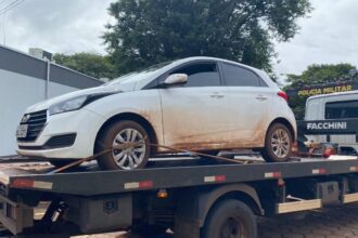 Polícia Militar recupera carro roubado e prende dupla em Cuiabá