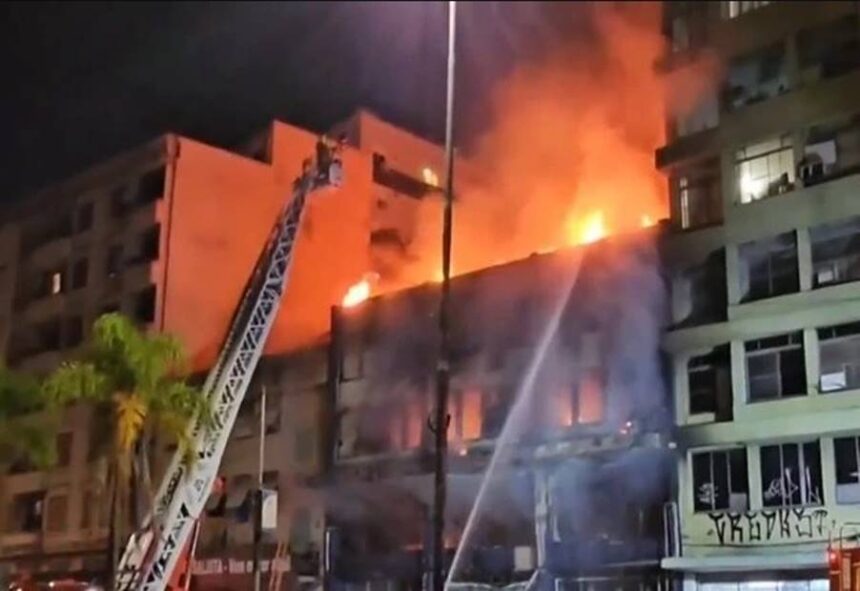 Incêndio em pousada de Porto Alegre deixa 10 mortos e 11 feridos
