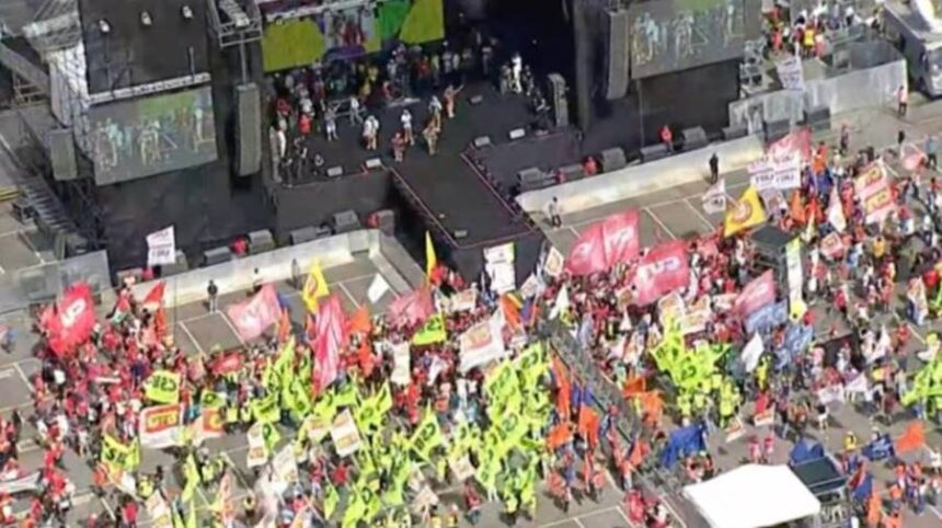 Lula se irrita com falta de público em ato sindical de 1º de maio